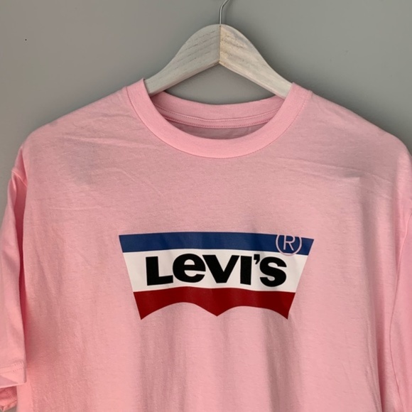 NWT Levi’s pink short sleeved t shirt - Picture 3 of 7